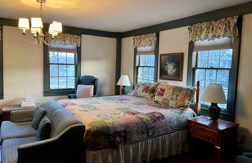 Chester Depot Bed & Breakfast | King & Queen Suite in Historic Inn Circa 1780