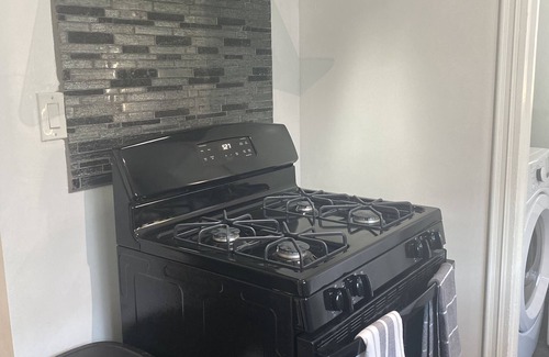South Gate House | * King size bed * HOME AWAY FROM HOME
