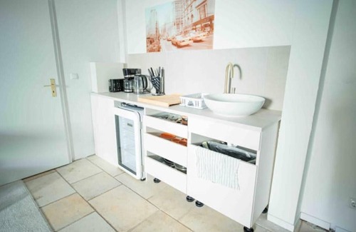 Borgfelde Apartment | King-size bed/near city & Alster/quiet