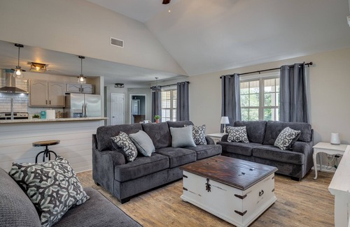 Fairbanks House | KING SIZE BED! Private Country Home - 3 Bed 2.5 Bath