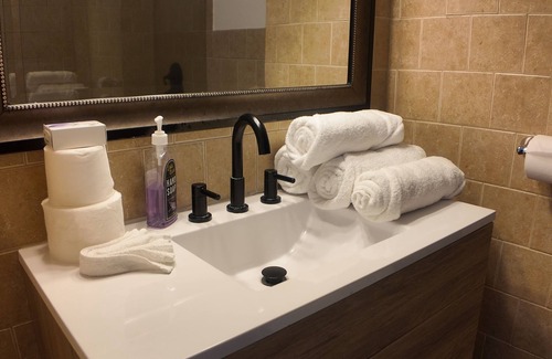 Bermuda Riviera Hotel | King Size Ocean View Studio at the Ocean Manor Hotel & Resort