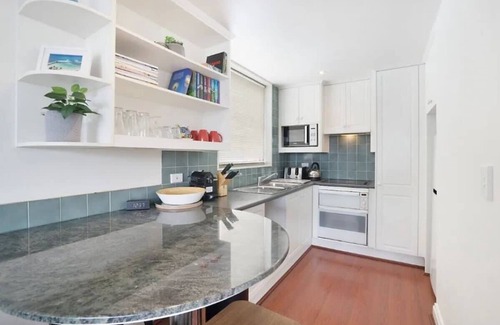Woolloomooloo Apartment | King Size Studio With Water View, Walk To The City