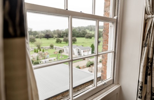 Longford House | King-Standard-Ensuite with SHWR-Garden View-Room 7