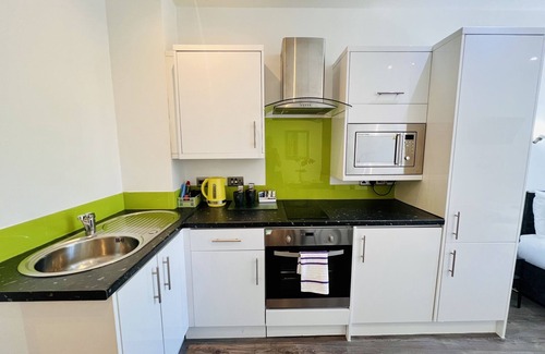 Barbican Apartment | King Studio Apartment in the City Centre with private En-Suite shower room