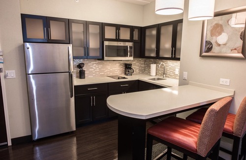 Newtonville Condo | King Studio near Airport | Pool Access