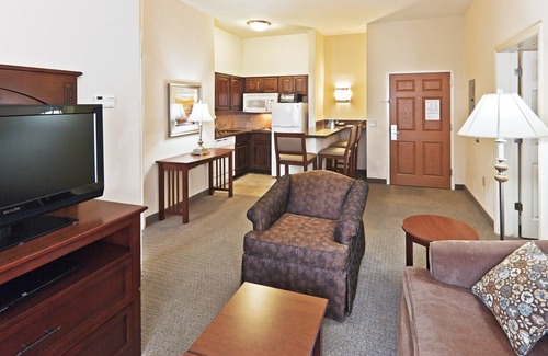 Oklahoma City Condo | King Suite. Free Breakfast. Outdoor Pool, Gym, Business Center.