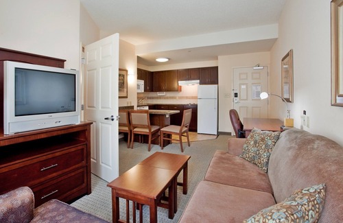 Chesapeake Apartment | King Suite. Free Breakfast. Indoor Pool & Hot Tub. Great for Business Travelers!