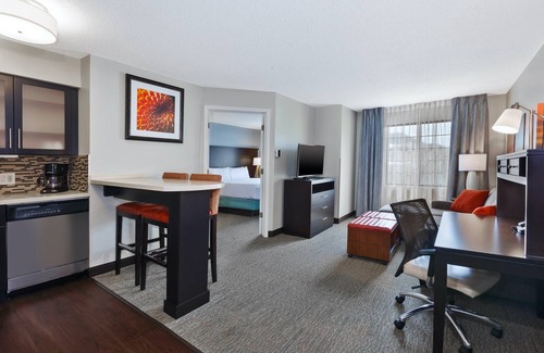 Utica Apartment | King Suite | Free Daily Breakfast, 24h Business Center + Seasonal Pool
