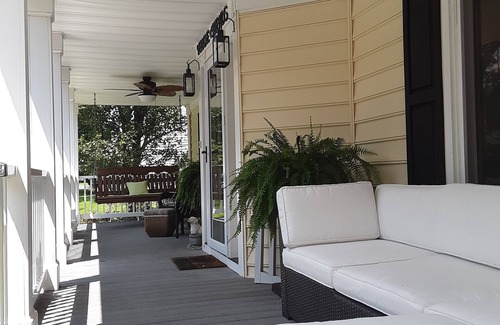 Smithfield House | King Suite Retreat with private Pool cottage home Smithfield Virginia