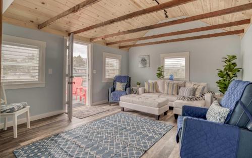 Rockaway Beach Apartment | King Tide - Meredith Lodging