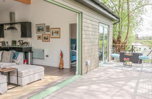 Farndon House | Kingfisher Chalet