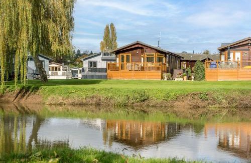 Tiddington House | Kingfisher Lodge in Stratford upon Avon