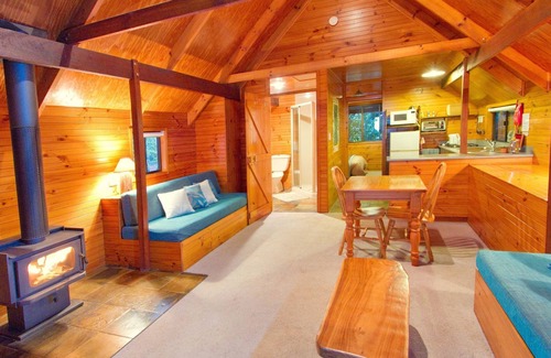 England Creek Cottage | Kingfisher: Mt Glorious Getaways