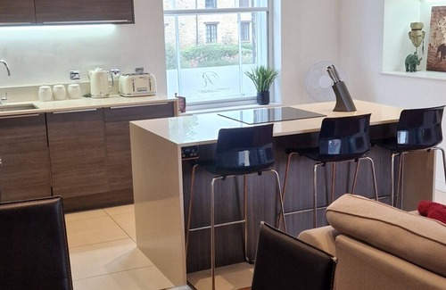 Stamford Apartment | Kingfisher Suite - Two-bed private apartment