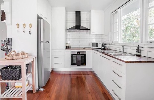 Kings Beach House | Kings Beach Home Amongst Tranquil Gardens