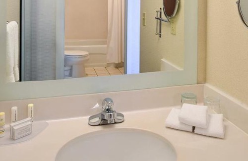 Landen Hotel | Kings Inn Suites Cincinnati Ma