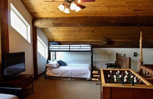 Shell Knob Cabin | Kings River Lodge North” - Spacious 10 Bedroom Log Cabin Across from the Lake!