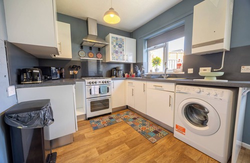 Gloucester House | Kingsholm Sunny Vibes: 2 Bedrooms, Stadium, Free Parking, Garden