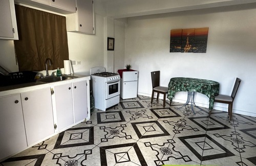 Kingstown Apartment | KINGSTOWN 1 BEDROOM RIGHT IN TOWN! WALKING DISTANCE TO EVERYTHNG VINCY!