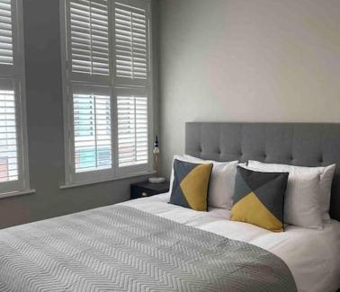 Trafford Apartment | Kingsway