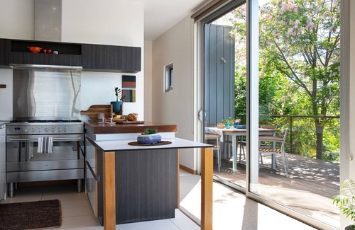 Clunes House | Kirkwood - Pet Friendly - Mid Century - Walking distance to Clunes!