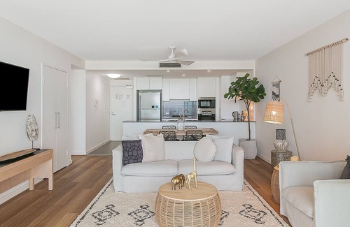 Coolangatta Apartment | Kirra Surf 508 - Enjoy Kirra beachfront luxury - Linen Provided - Min. 3 night stays!