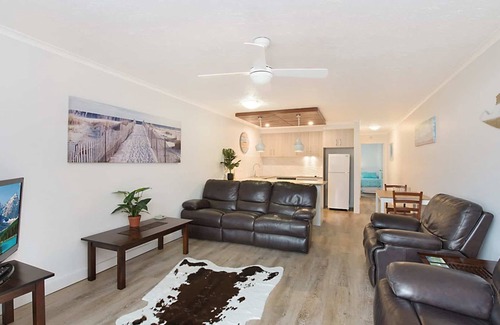 Coolangatta Apartment | Kirra Vista 4 - Beachfront & Ground Floor