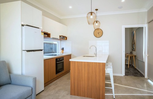 Parkes Villa | Kirsten Accommodation Parkes