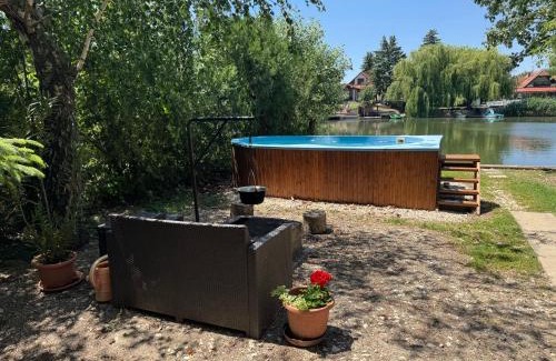 Bekesszentandras House | Kis Veréb Körösparti Házikó