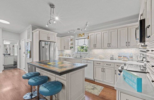 Cedar Key House | Kiss Me Kottage- Private Waterfront Home!
