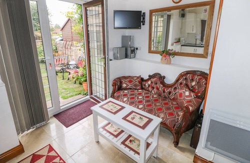 Langwith Cottage | KISSINGATE, romantic, with a garden in Nether Langwith