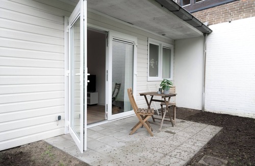 Strijp House | Kitchen, bathroom, garden, free parking, family friendly