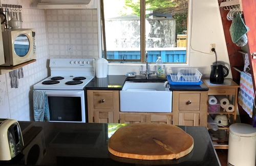 Pongaroa Cabin | Kiwi Bach by the Beach