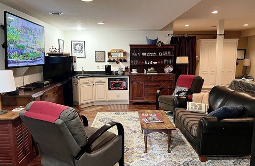 Gettysburg Apartment | Kiwi Berry Farmette, Gardens, Seasonal Pool & Guest Suite at Wild Juniper Farm!