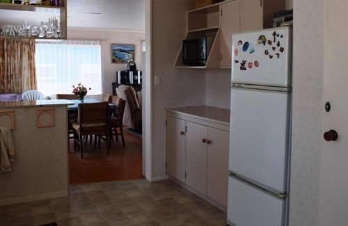 Bowentown House | Kiwi getaway family bach @ Waihi Beach - relax and unwind