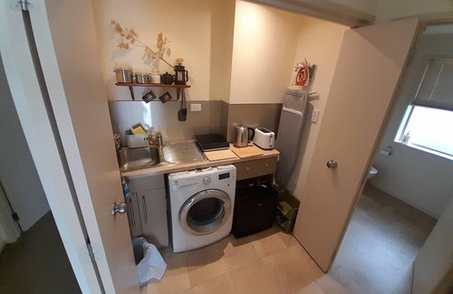Bay of Plenty Region Apartment | Kiwi Lodge Guest Suite neighbouring Kiwi Reserve Bird Park. Hottub, Pool, PetsOK