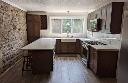 Puslinch Other | KJ's Farmhouse w/SwimSpa Retreat