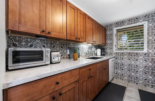 Kahaluu Bay Condo | KKSR#10 BEAUTIFUL CORNER TOWNHOME, STEPS FROM THE BEACH, AIR CONDITONING!