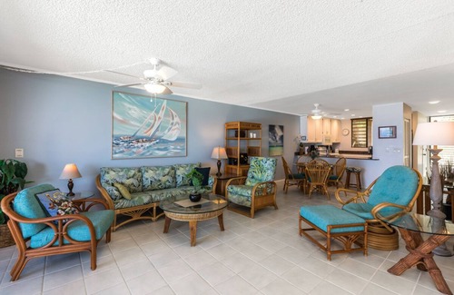 Kahaluu Bay Condo | KKSR#1202 DIRECT OCEANFRONT, 2ND FLOOR, REMODELED!, AMAZING VIEWS