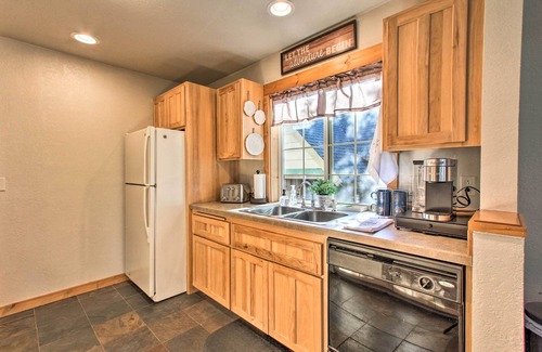Klamath Falls Cabin | Klamath Falls Cabin Retreat w/Deck & Grill!