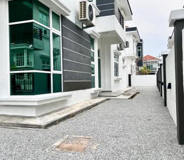 Bukit Rambai Villa | Klebang 7 Spacious Luxury 6BR Villa By Nestcove