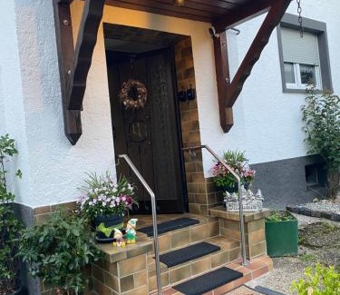 Eberbach Apartment | Kleines Apartment mit begehbarer Dusche im Schlafzimmer