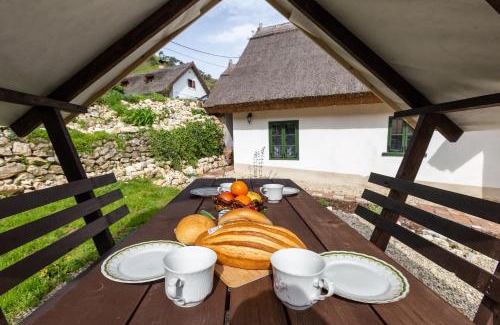 Nemesvita Apartment | Klementina's Guest House - Happy Rentals