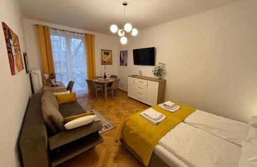 Bielany Apartment | Klimatyczny apartament na Bielanach przy metrze