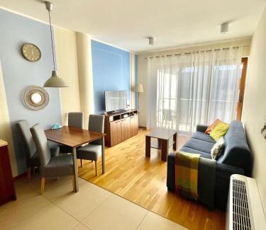 Jastrzebia Gora Apartment | Klimatyzowany apartament przy plaży - 2 sypialnie, basen, garaż, Villa 4 Pory Roku