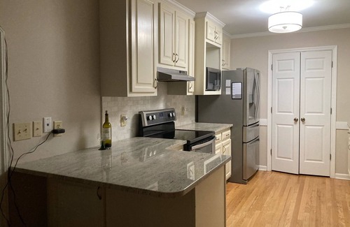 Apex House | Knight Play Golf home with Jetted tub on 1.2 acre lot in Apex