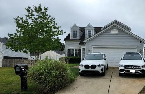 Oakdale House | Knight's Vacation Property - Charlotte, NC