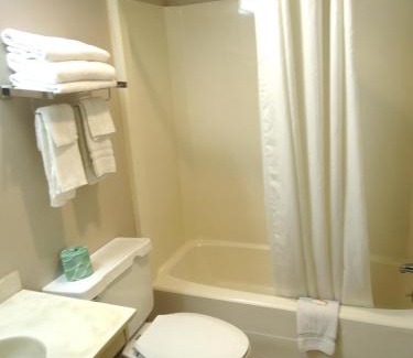Paxinos Hotel | Knights Inn Paxinos Elysburg