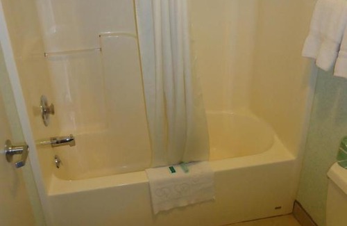 Paxinos Hotel | Knights Inn Paxinos Elysburg
