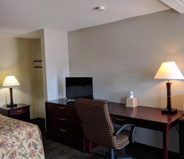 Pine Grove Hotel | Knights Inn Pine Grove